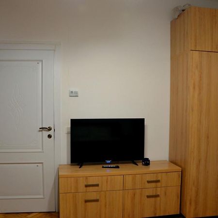 לבוב Brand New Apartment In City Center מראה חיצוני תמונה