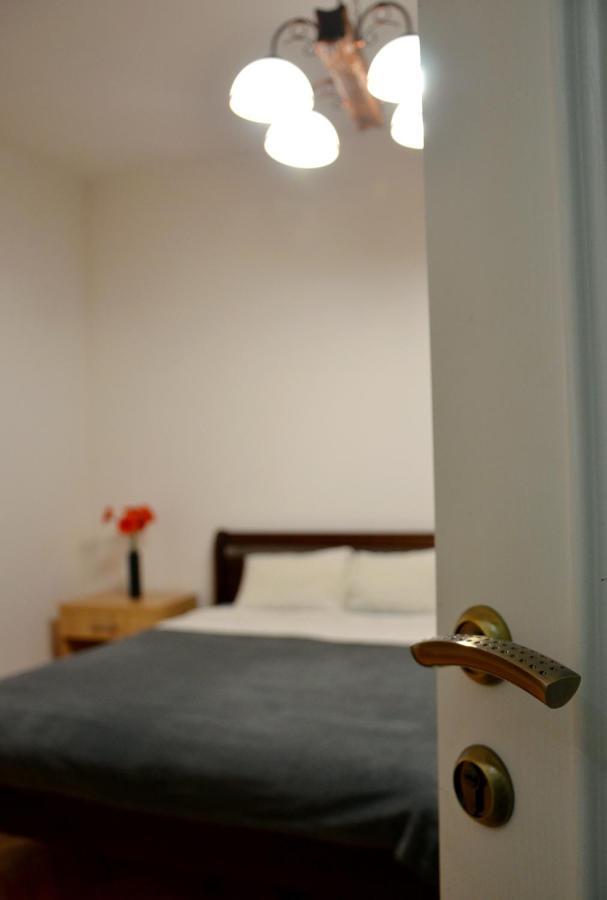 לבוב Brand New Apartment In City Center מראה חיצוני תמונה