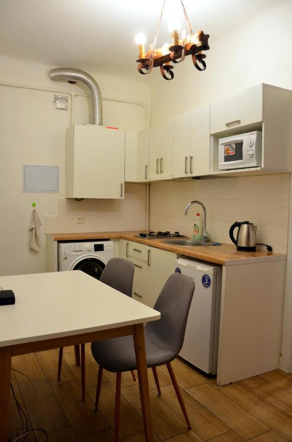 לבוב Brand New Apartment In City Center מראה חיצוני תמונה